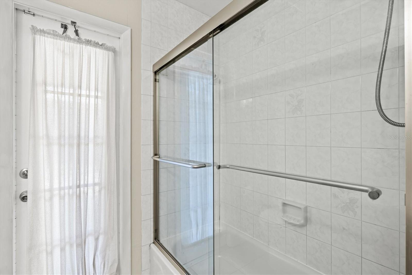 7129 QUEEN PALM CIR — photo 32