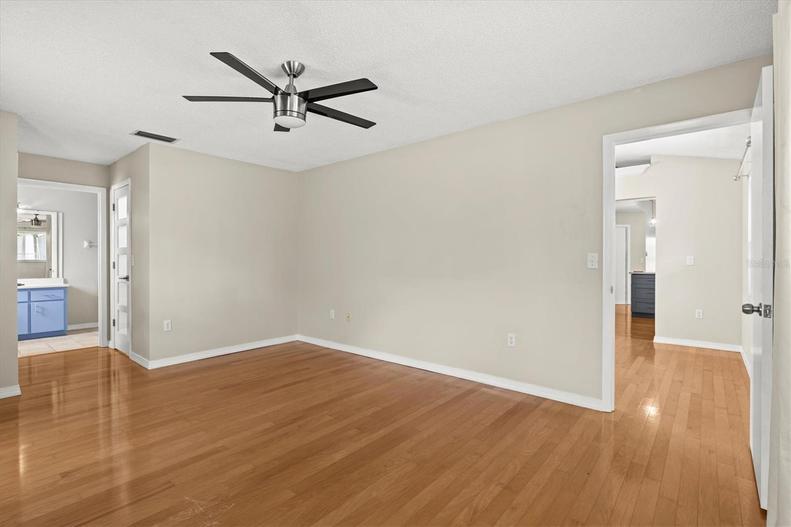7129 QUEEN PALM CIR — photo 25