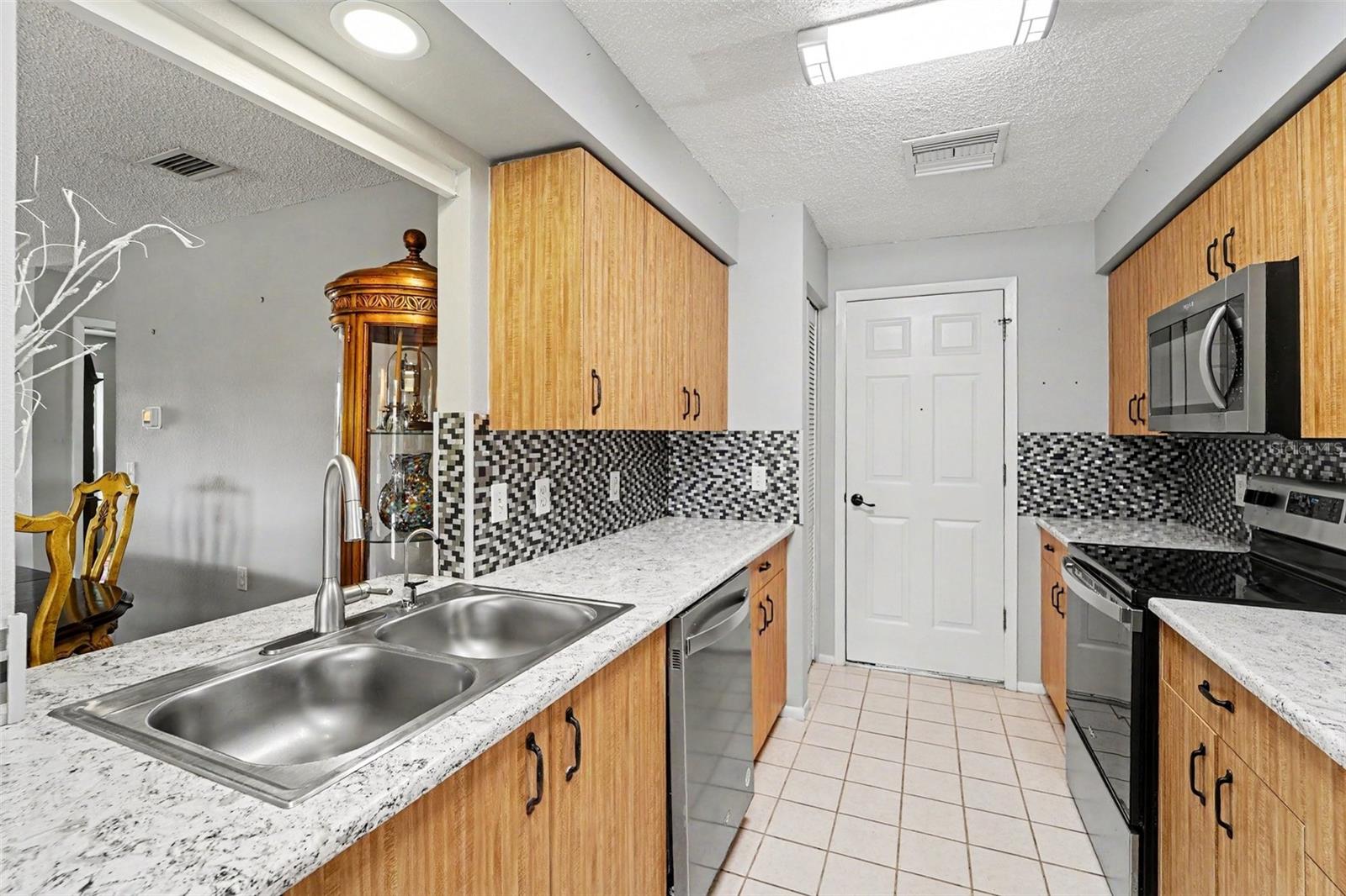 9022 RAMSGATE DR — photo 9