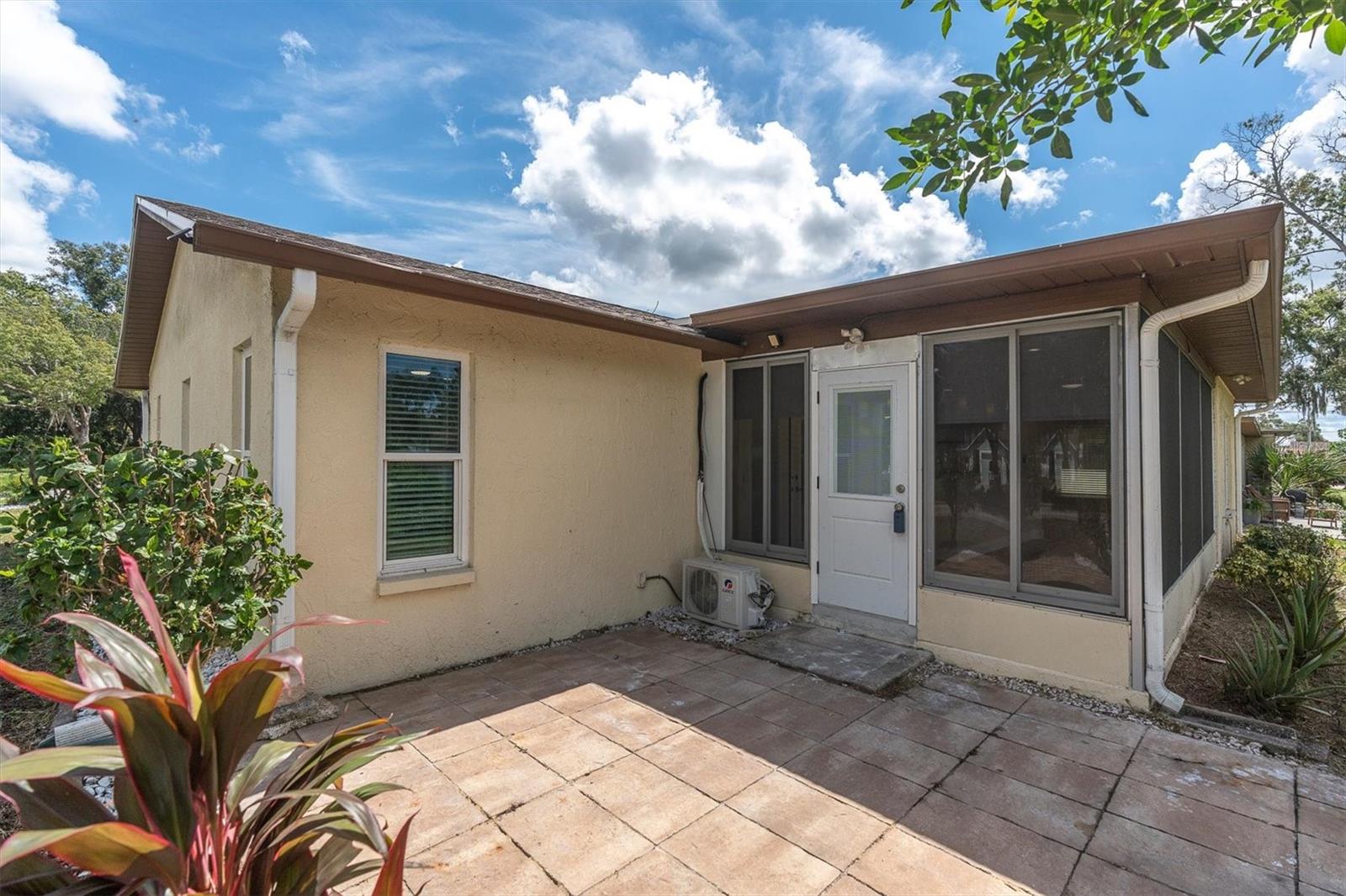 10531 MEADOW HILL DR — photo 34