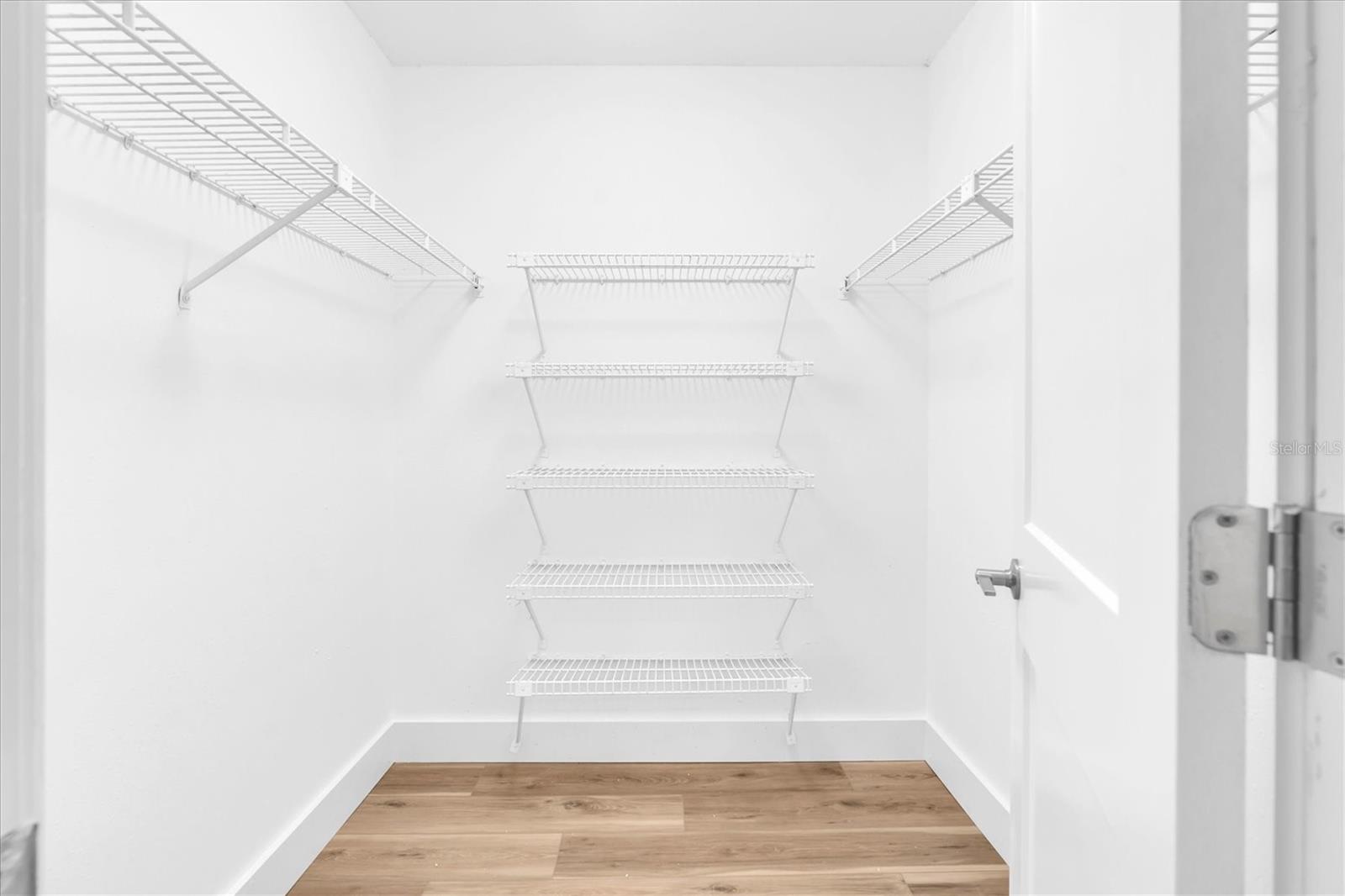 10531 MEADOW HILL DR — photo 28