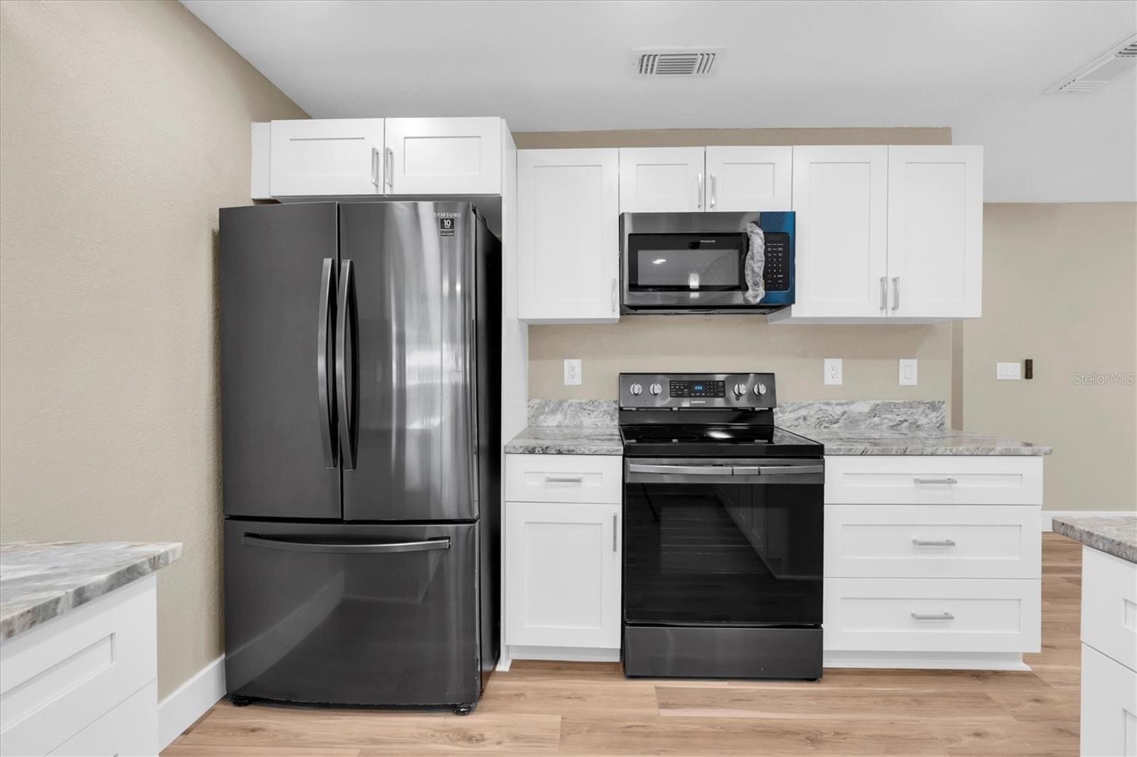 10531 MEADOW HILL DR — photo 19