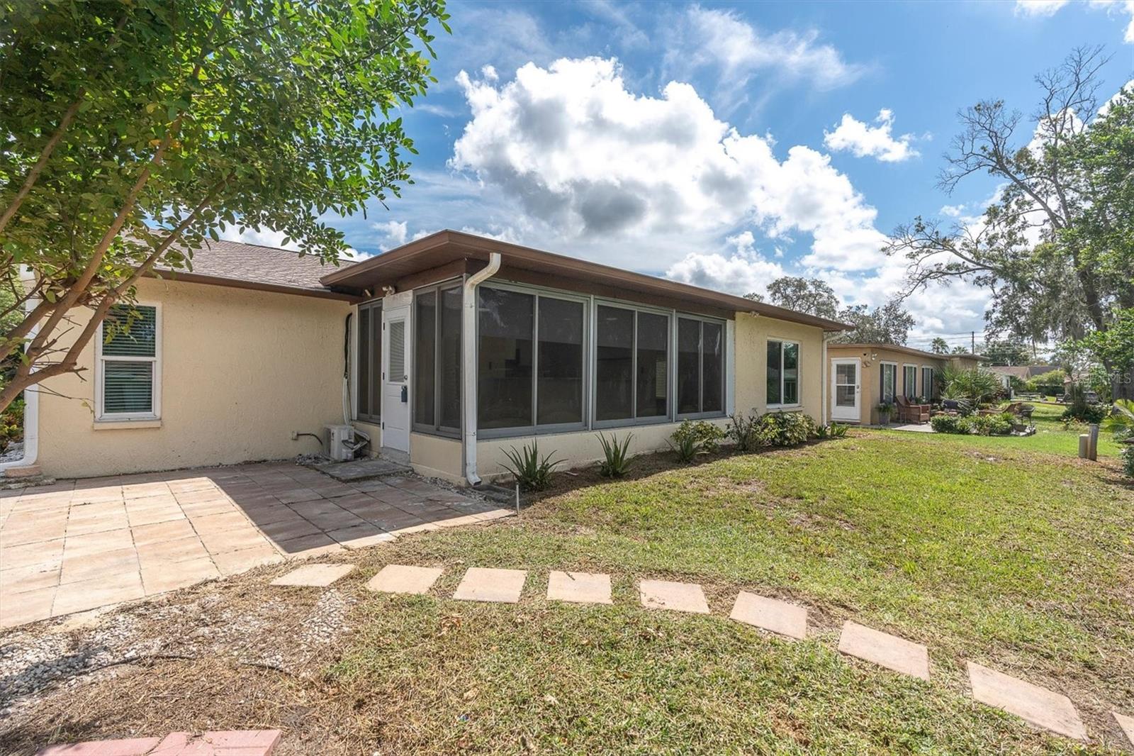 10531 MEADOW HILL DR — photo 35