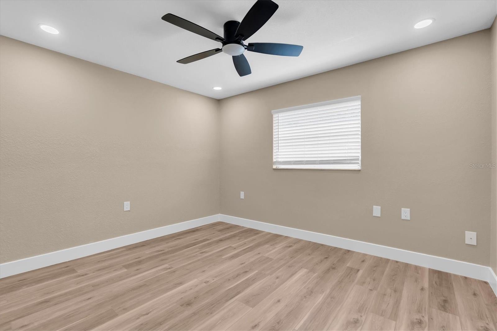 10531 MEADOW HILL DR — photo 29