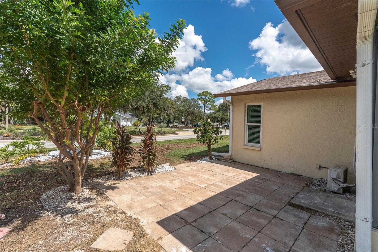 10531 MEADOW HILL DR — photo 36