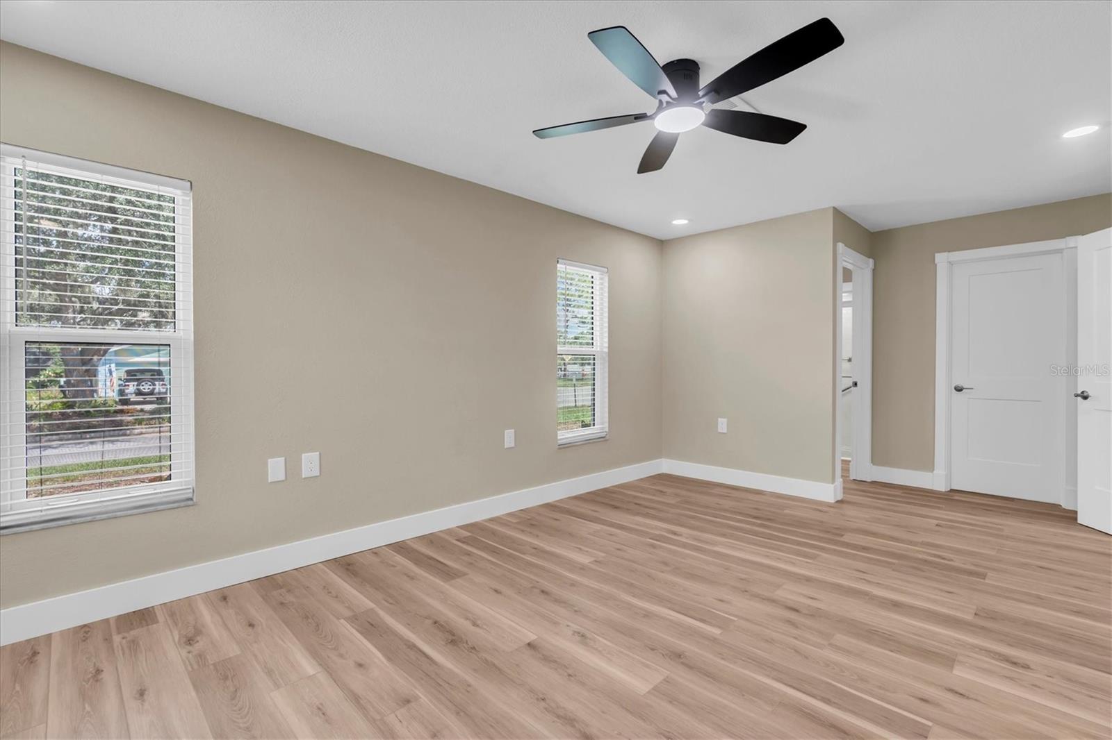 10531 MEADOW HILL DR — photo 25