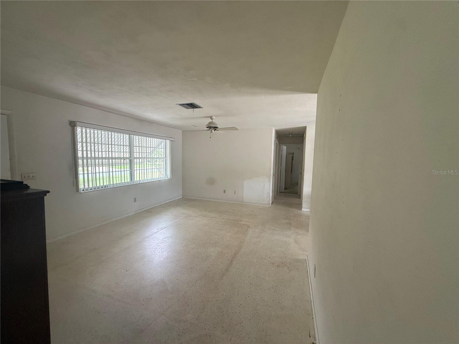 568 HILLCREST DR — photo 7