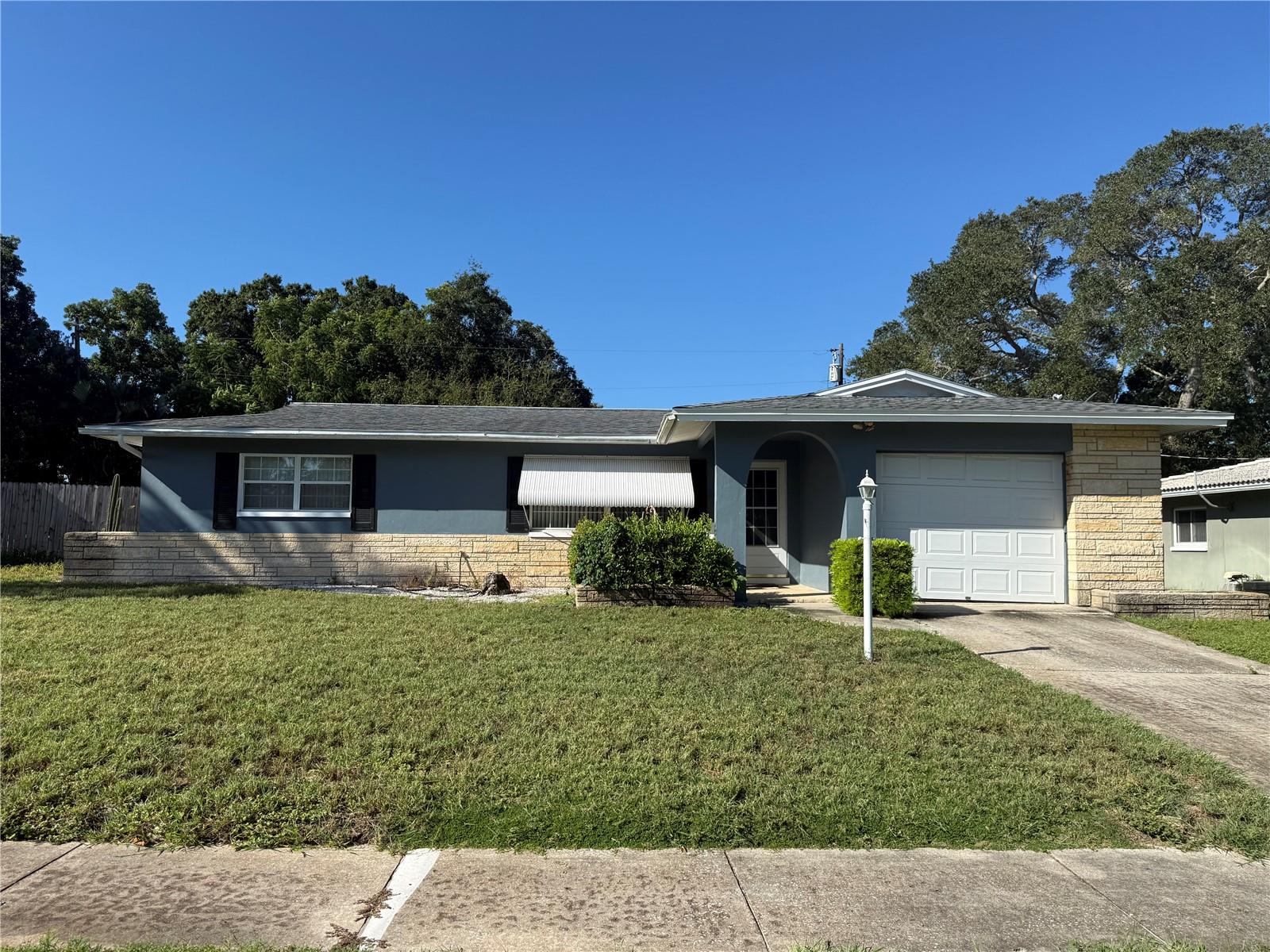 568 HILLCREST DR — photo 6