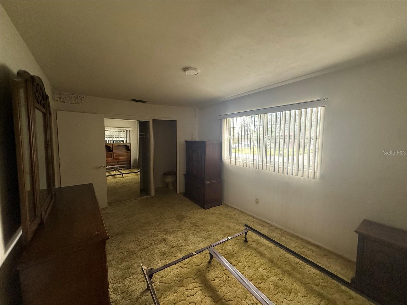 568 HILLCREST DR — photo 19