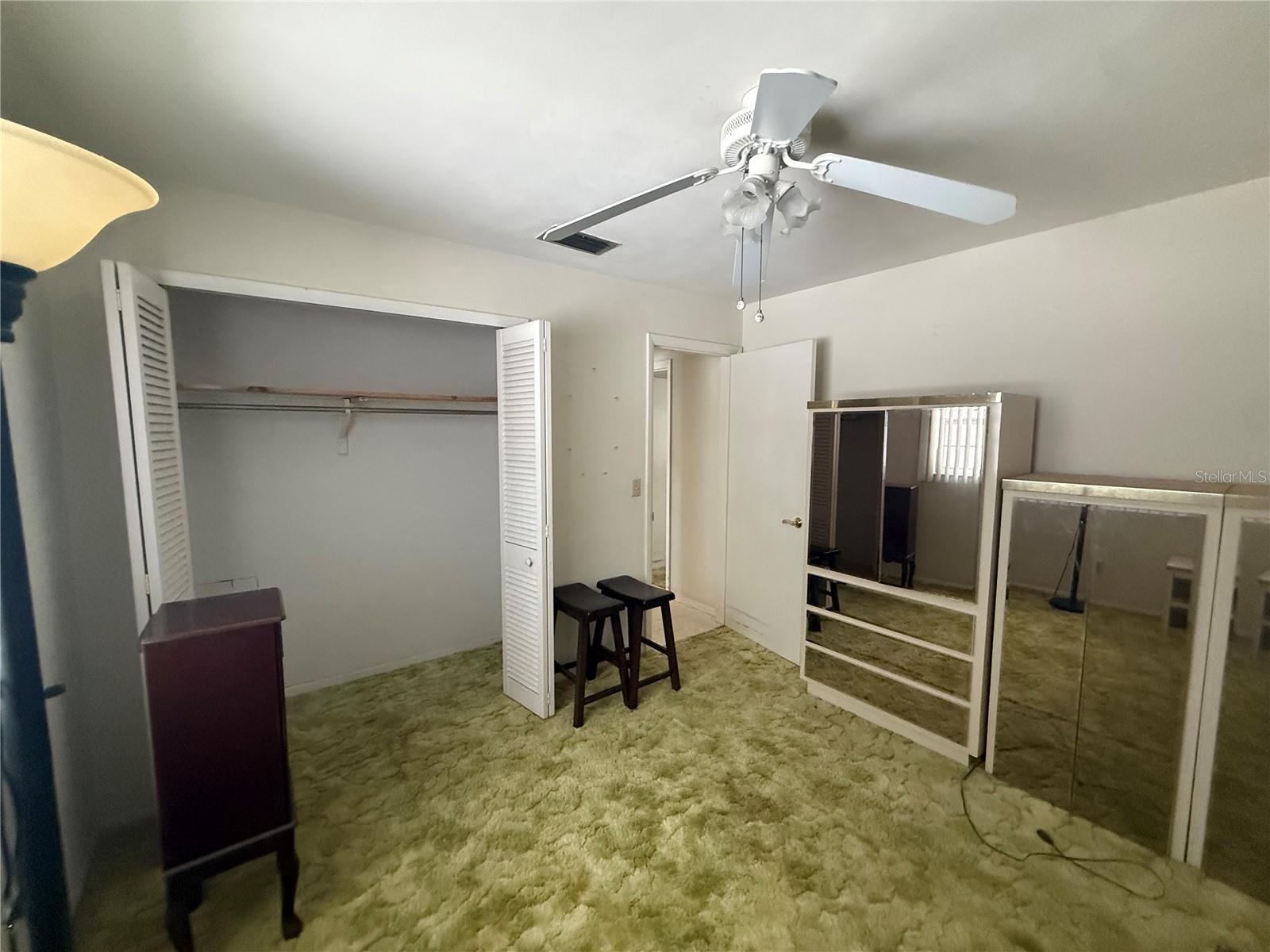 568 HILLCREST DR — photo 17