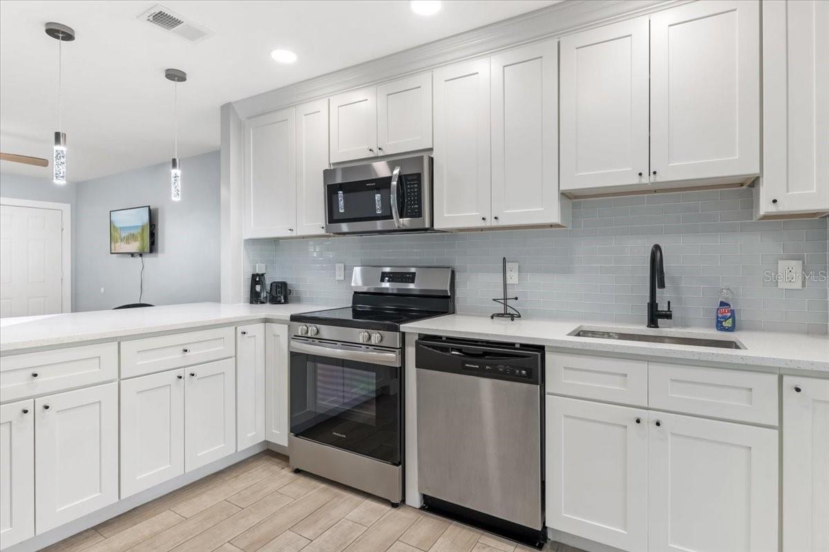 300 & 302 BRIARWOOD RD — photo 2