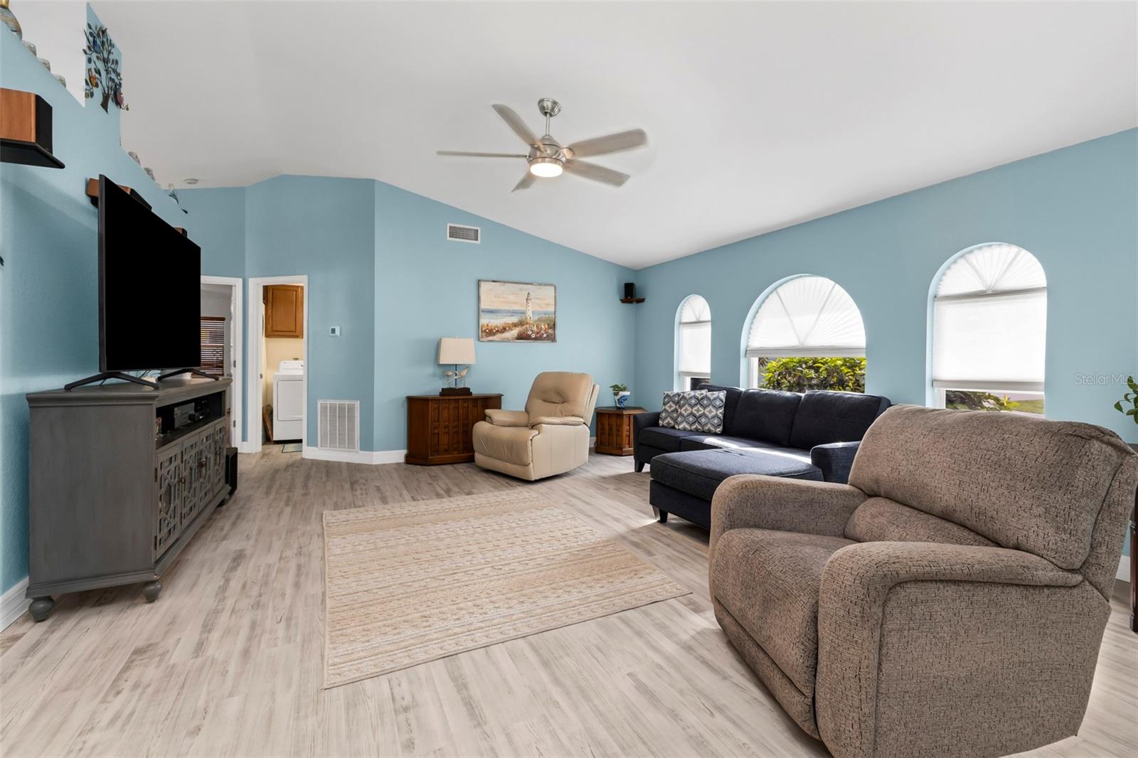 4841 LINDA DR — photo 12
