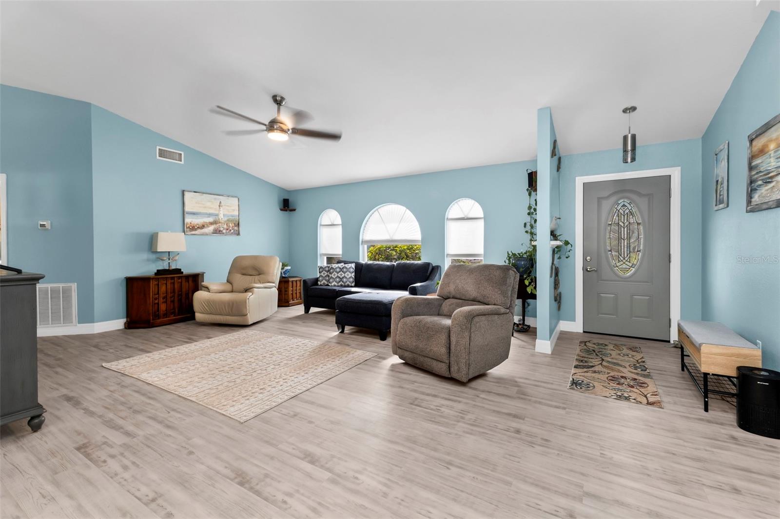 4841 LINDA DR — photo 11