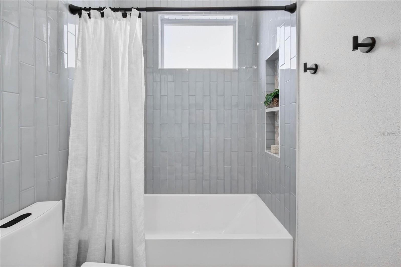 4365 IRIS ST N — photo 8