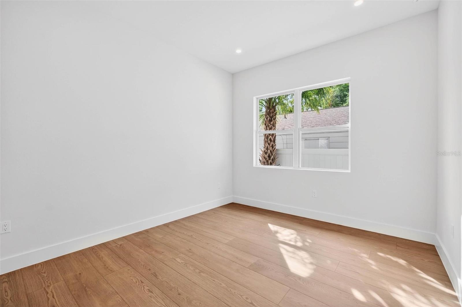 4365 IRIS ST N — photo 5