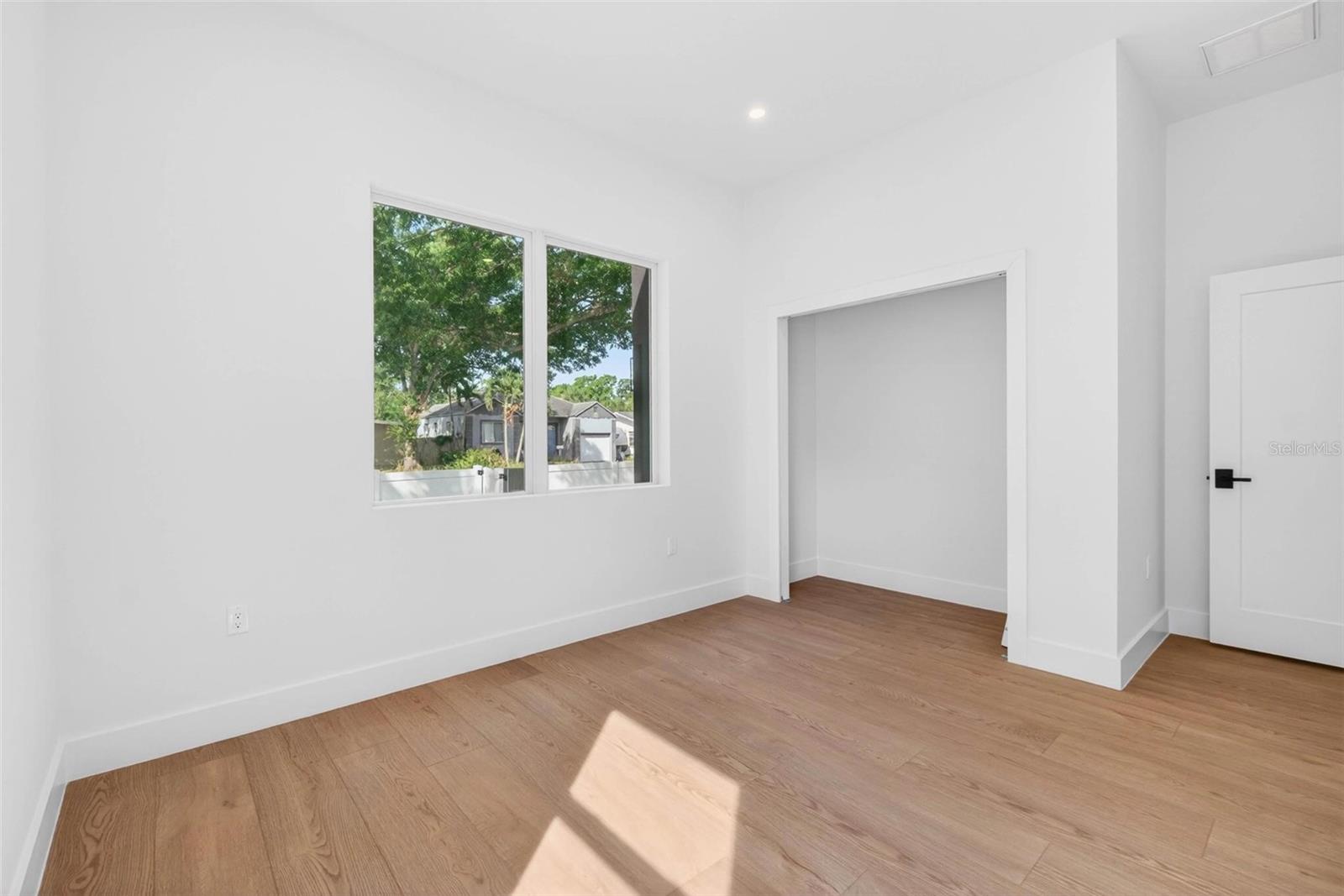 4365 IRIS ST N — photo 4