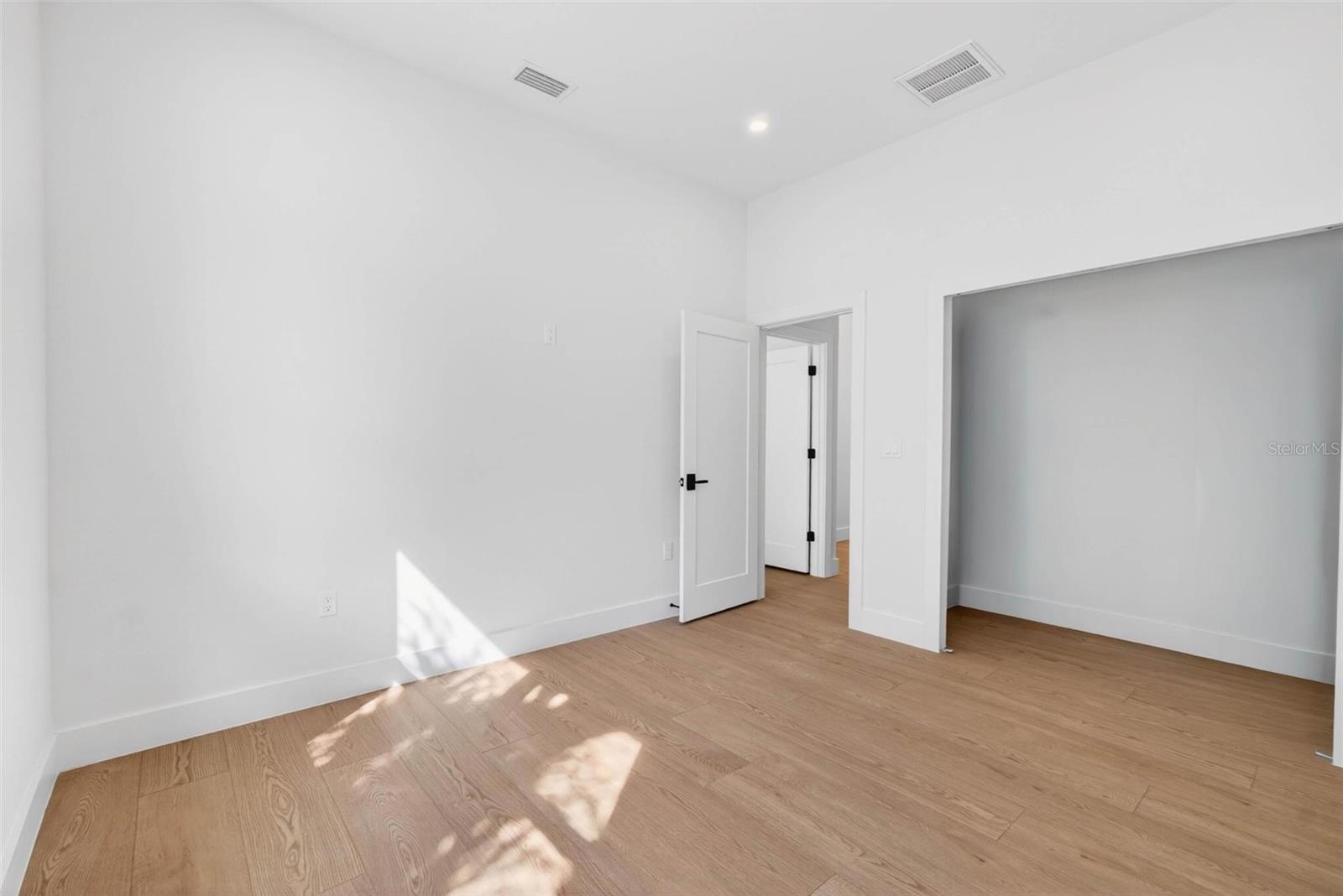 4365 IRIS ST N — photo 6