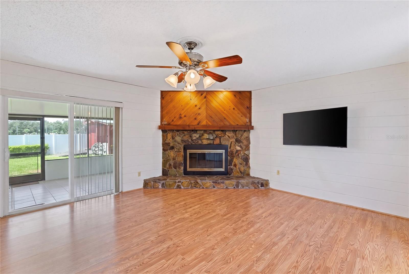1105 LENNA AVE — photo 3