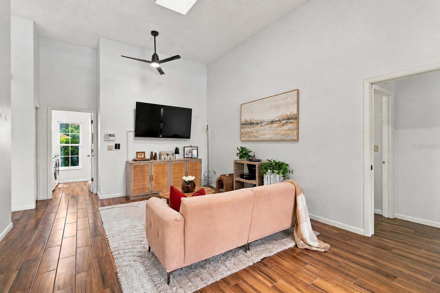 1144 HOOVER ST — photo 5