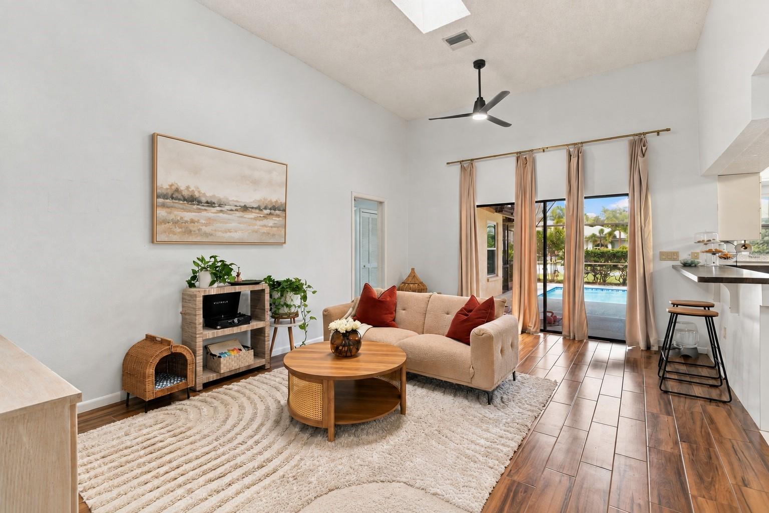 1144 HOOVER ST — photo 3