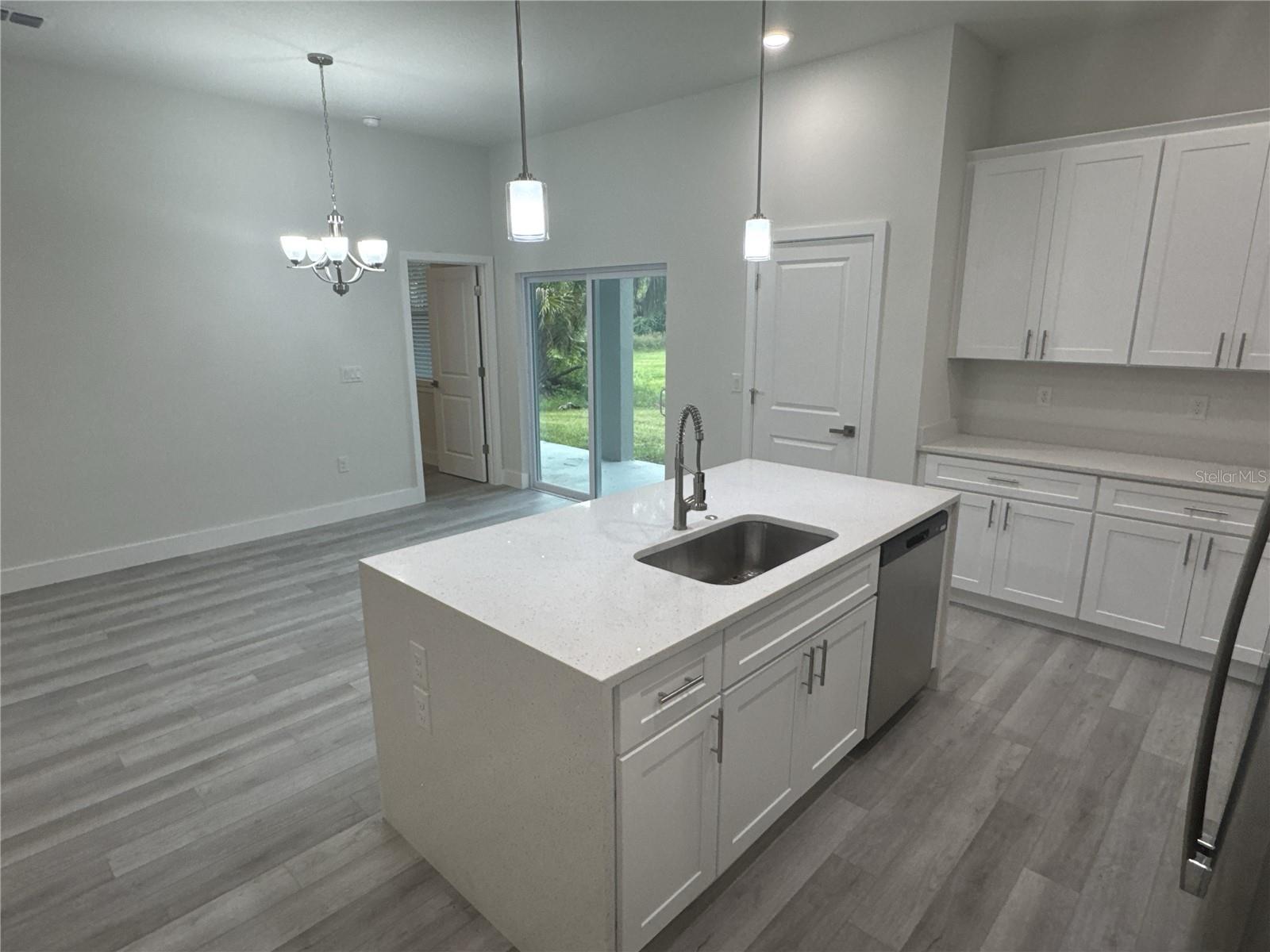 2231 VANCOUVER LN — photo 8