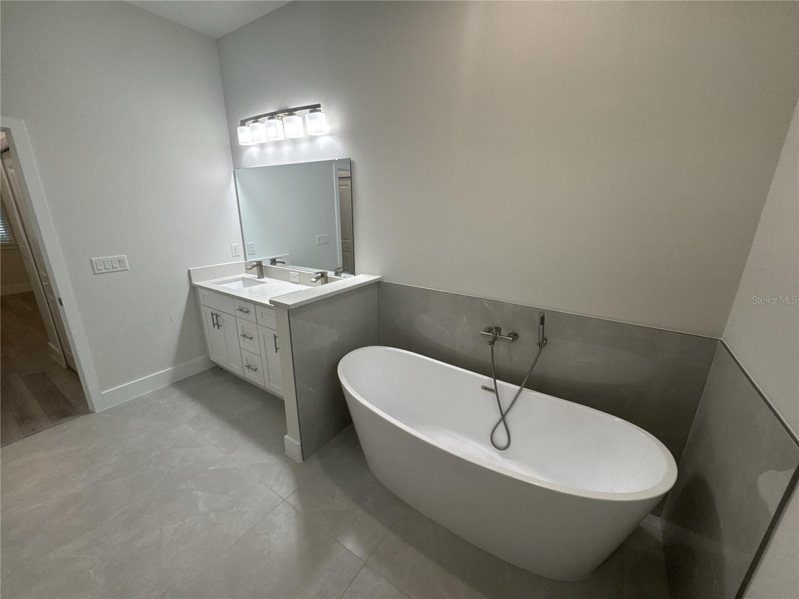 2231 VANCOUVER LN — photo 13