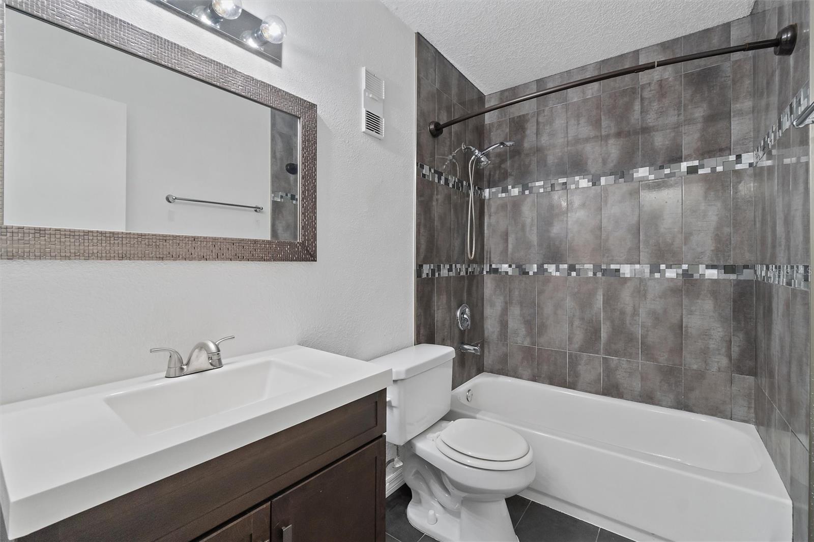 165 POMPANO DR SE — photo 19