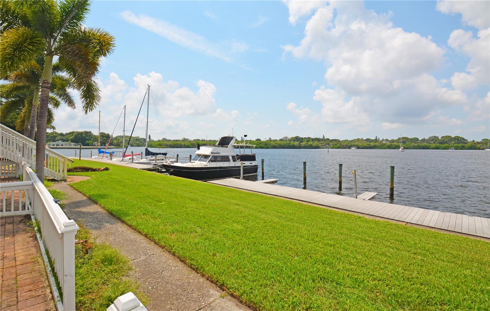 165 POMPANO DR SE — photo 32