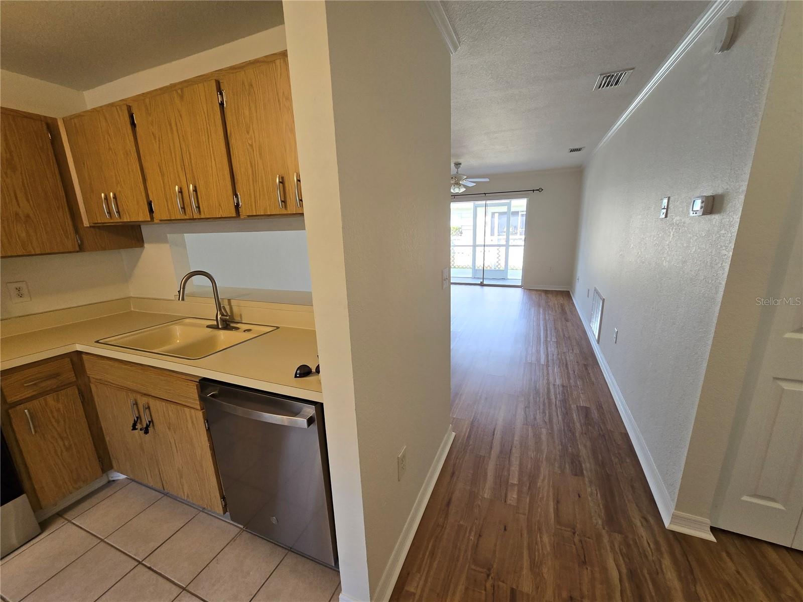 2919 WESTMORELAND CT — photo 3