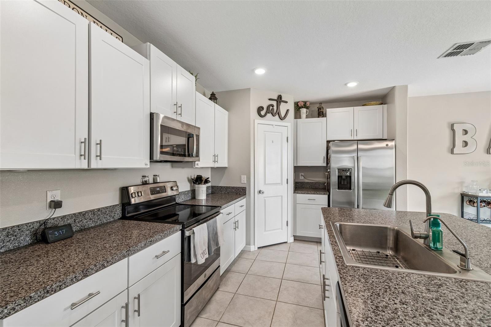 6108 SPRING CRAYFISH AVE — photo 13
