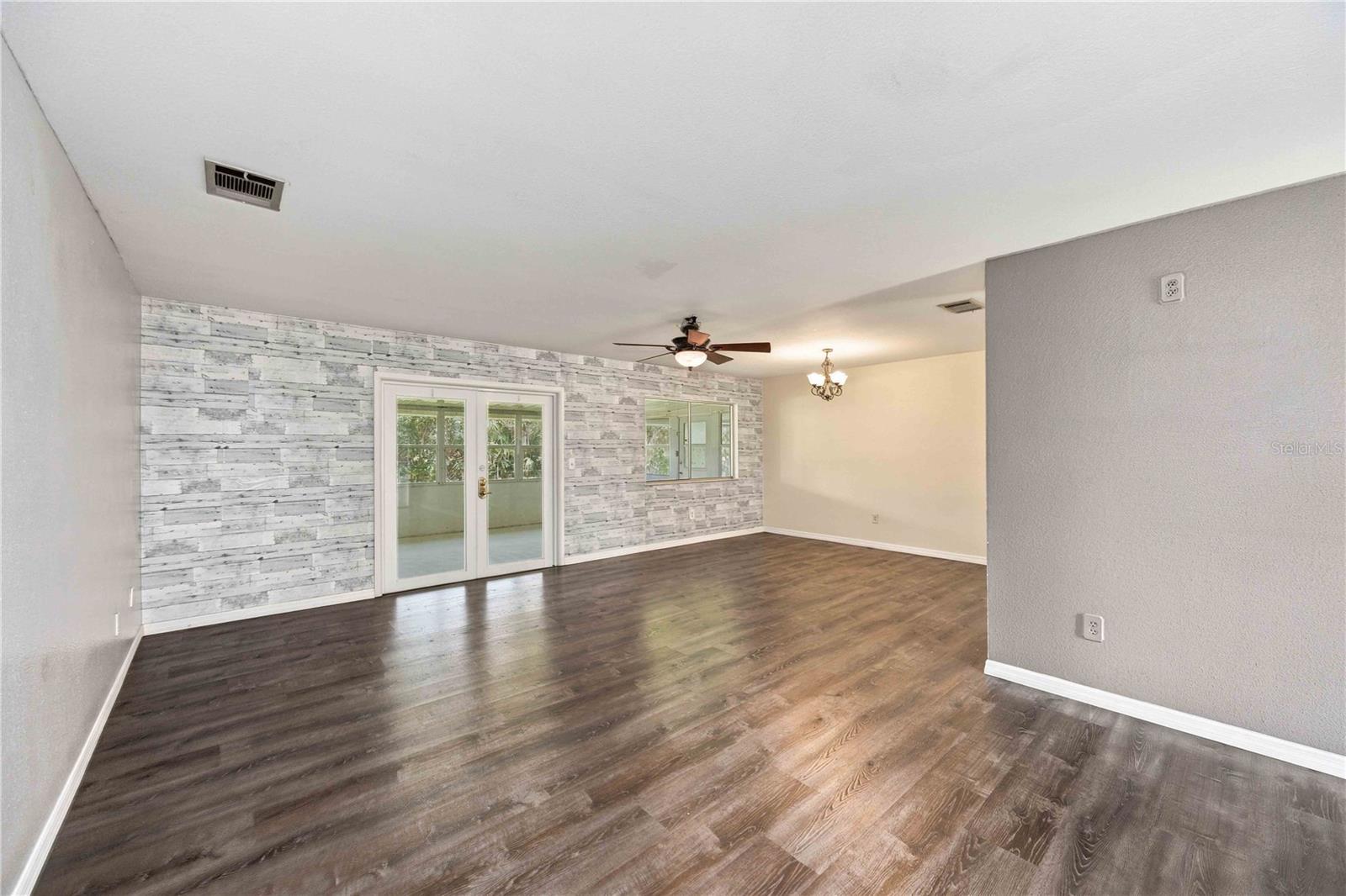 5858 KENWOOD DR — photo 5