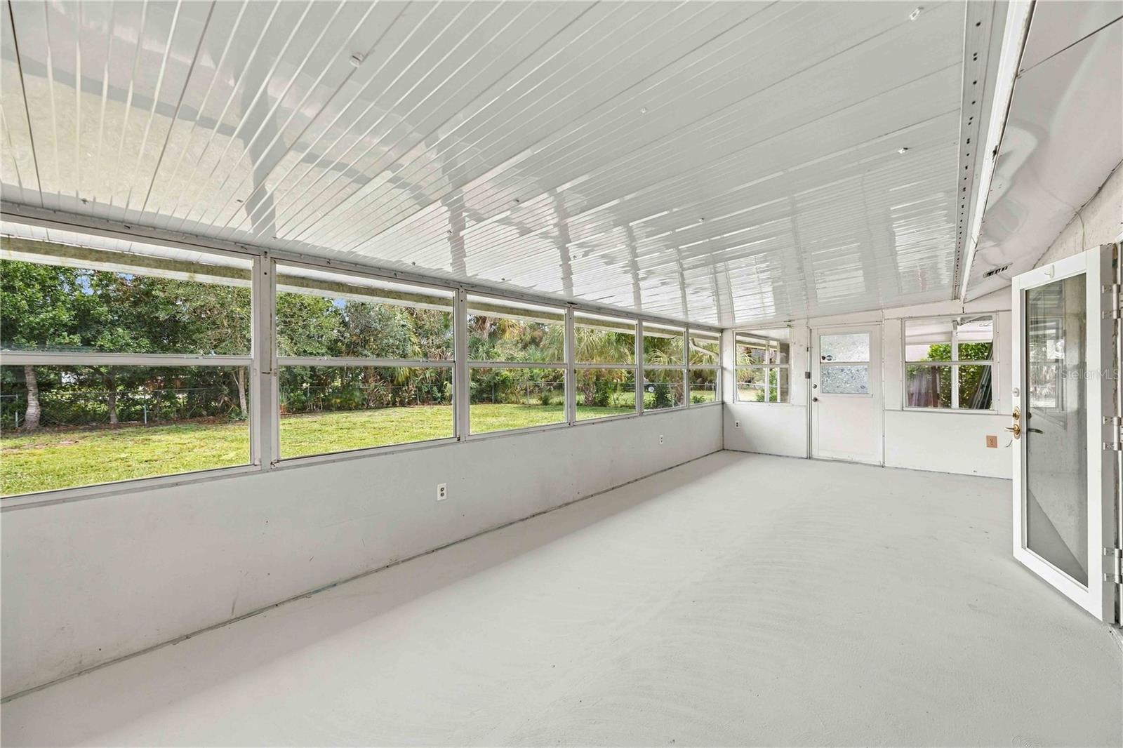 5858 KENWOOD DR — photo 21