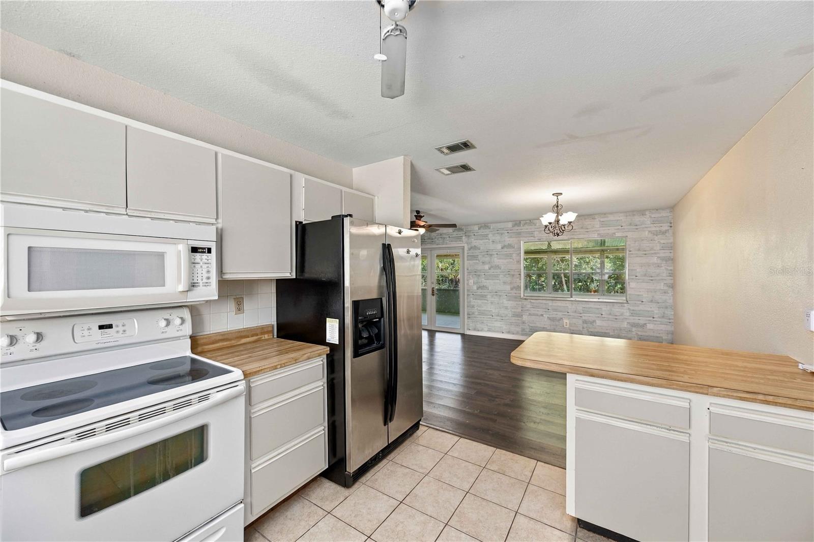 5858 KENWOOD DR — photo 9