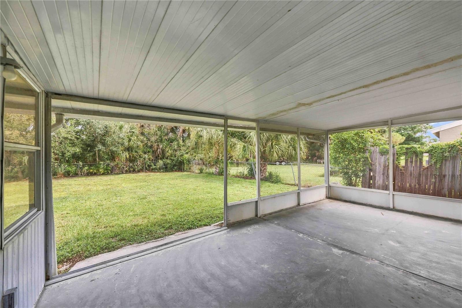 5858 KENWOOD DR — photo 24