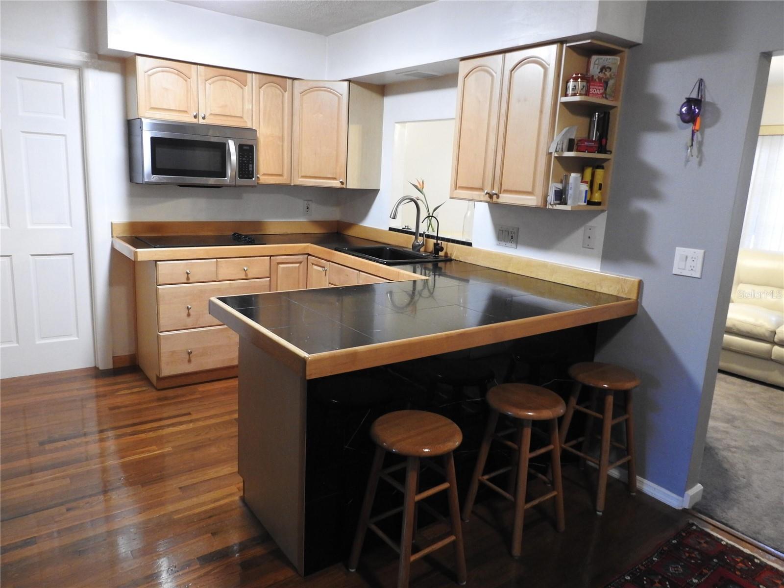 7611 SENRAB DR — photo 9