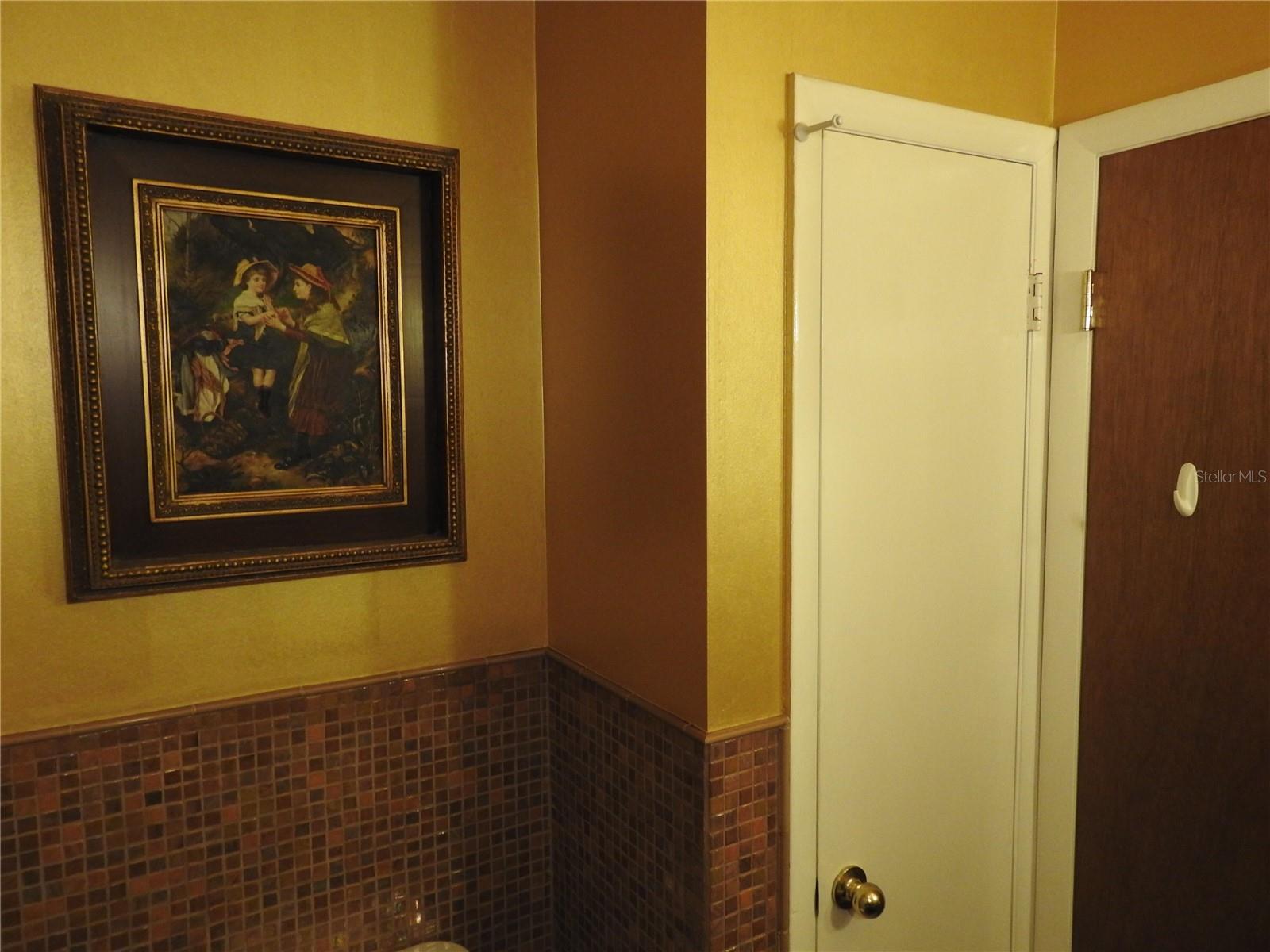 7611 SENRAB DR — photo 15