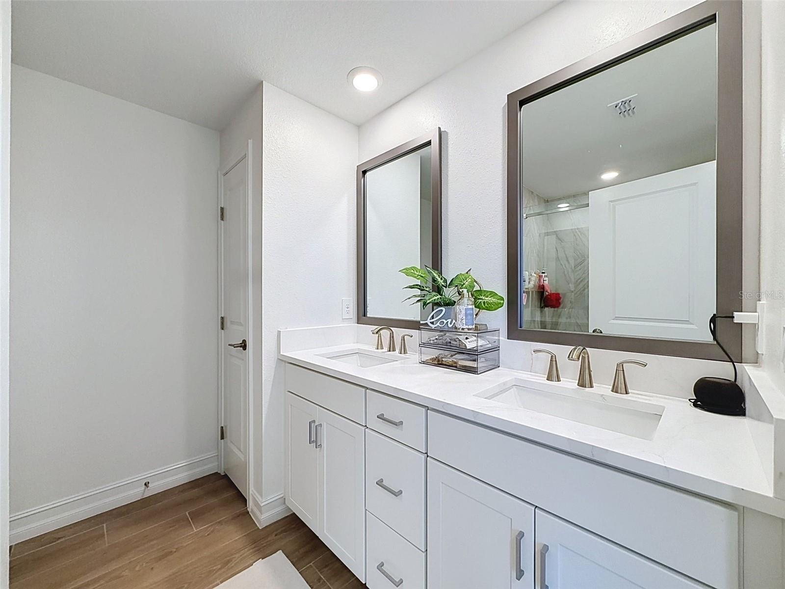 1511 W CHESTNUT ST — photo 29
