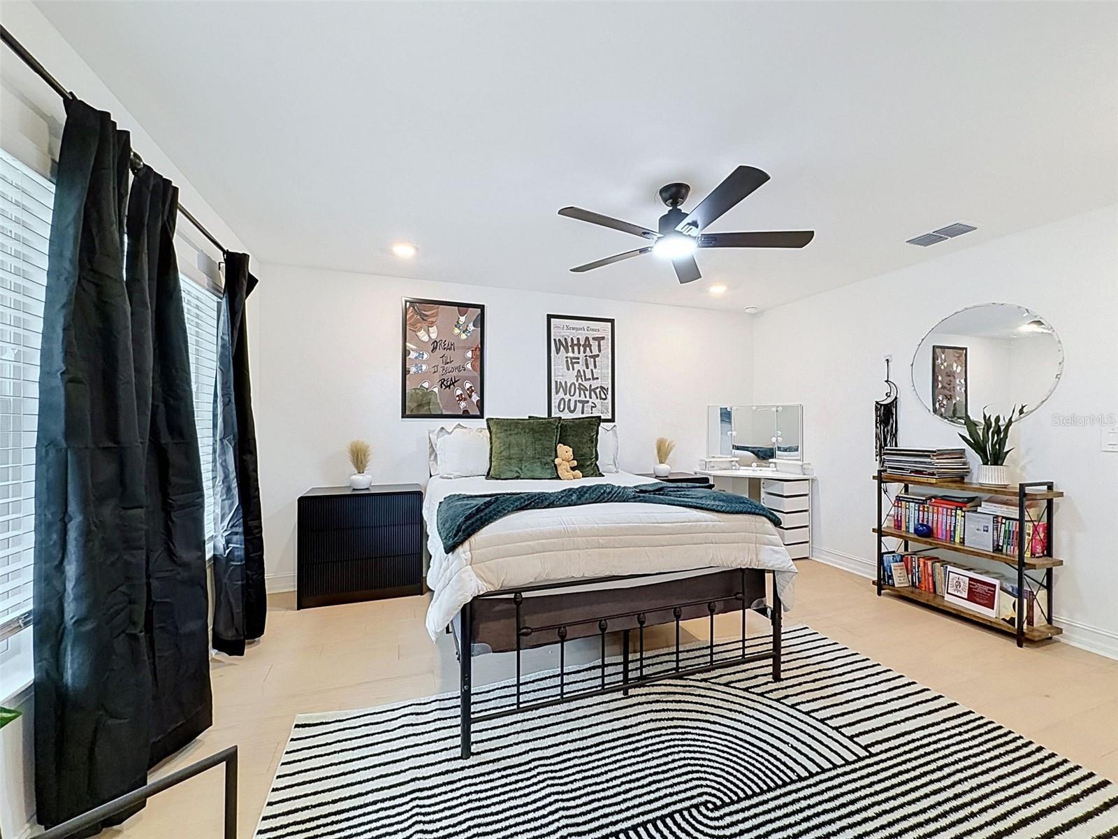 1511 W CHESTNUT ST — photo 32