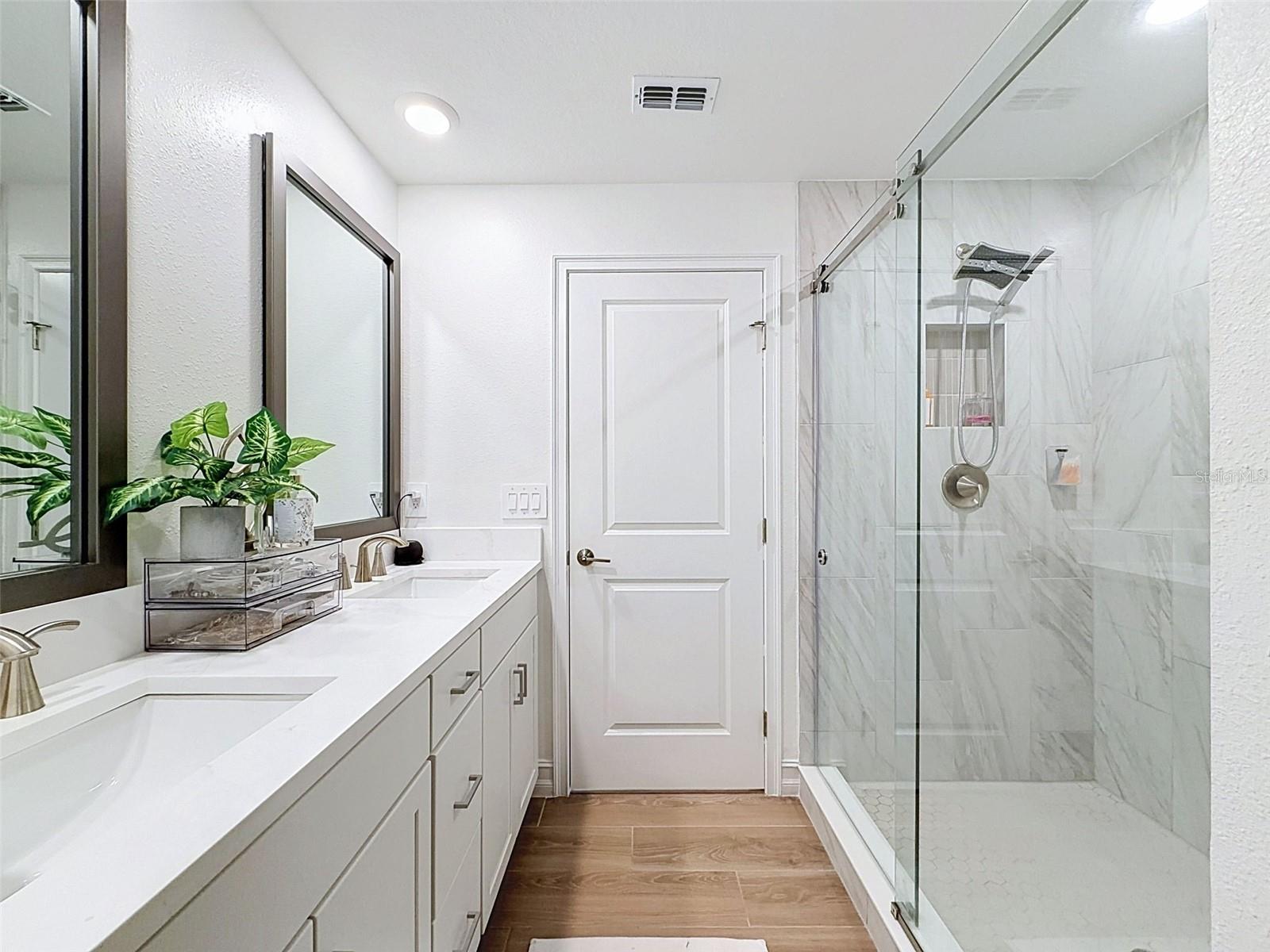 1511 W CHESTNUT ST — photo 28