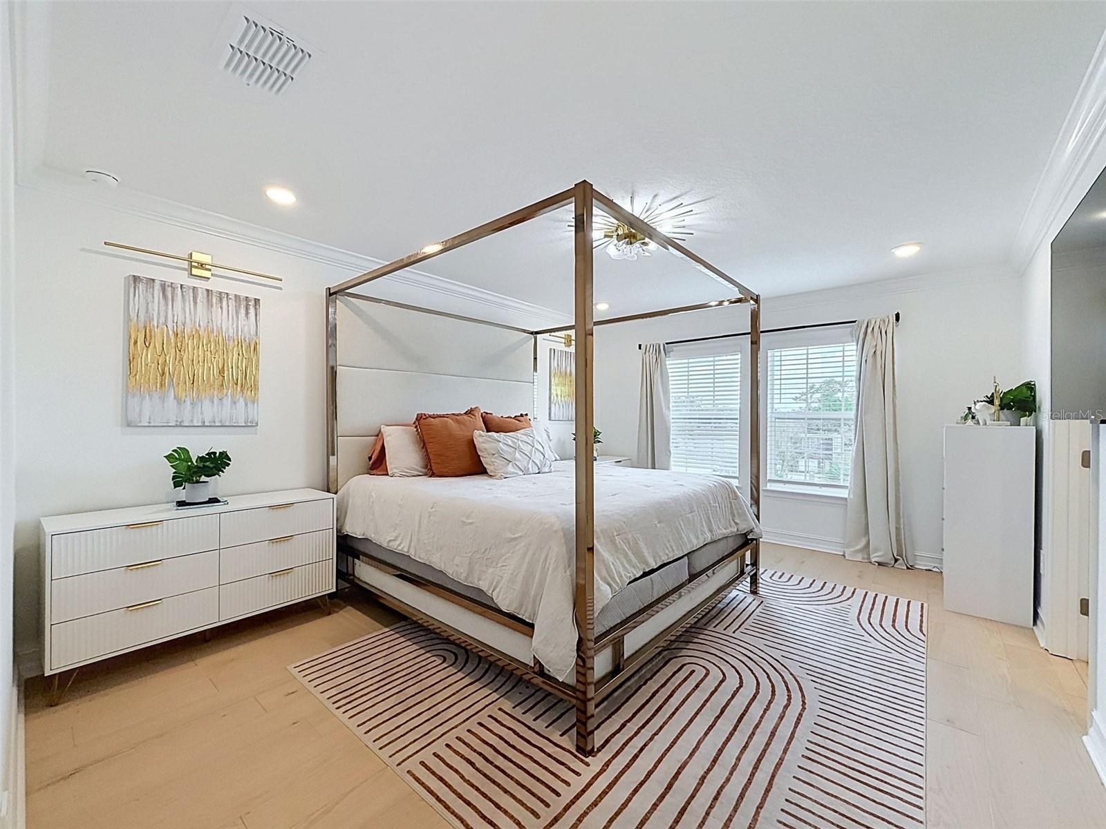 1511 W CHESTNUT ST — photo 24