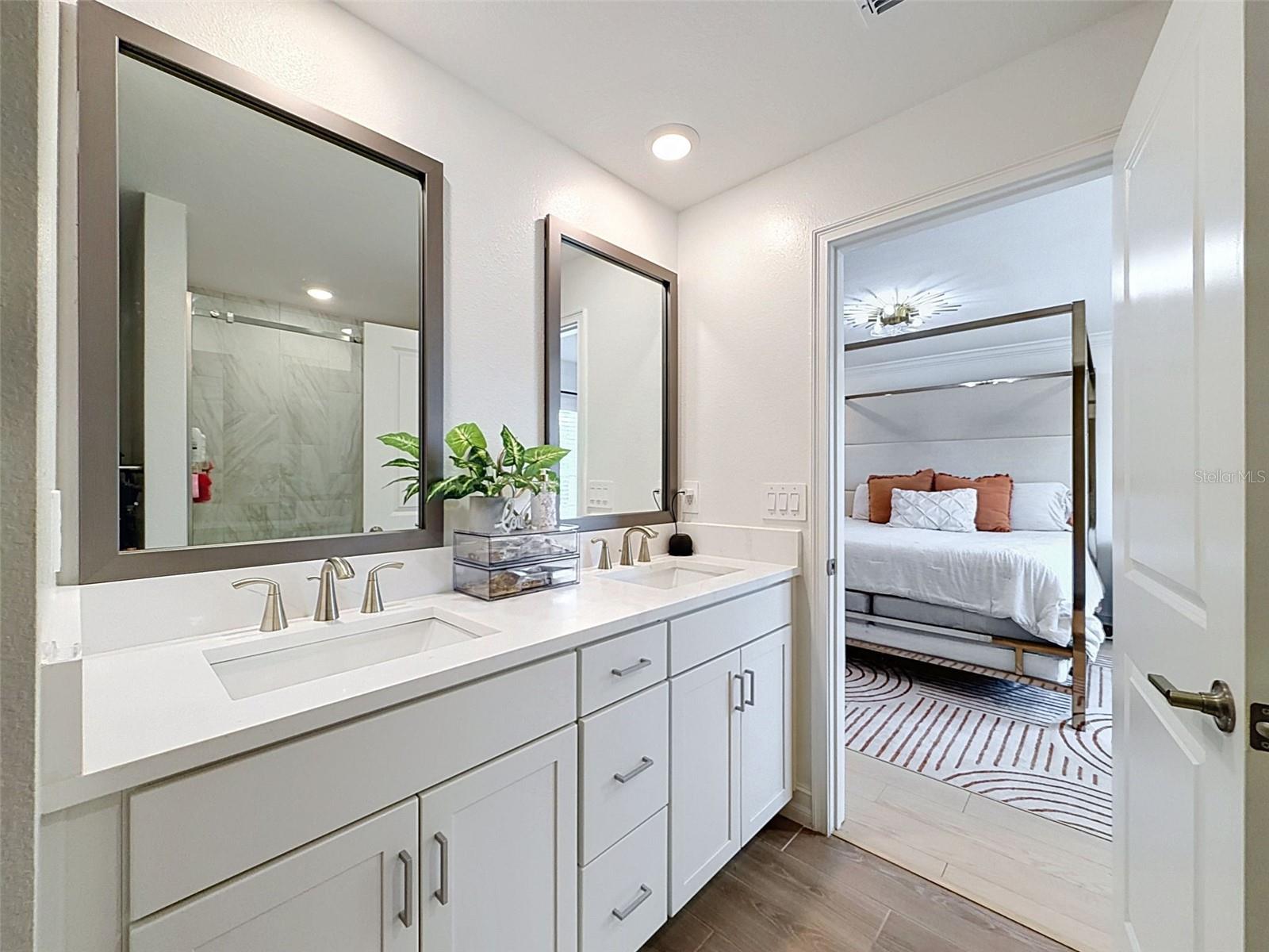 1511 W CHESTNUT ST — photo 27