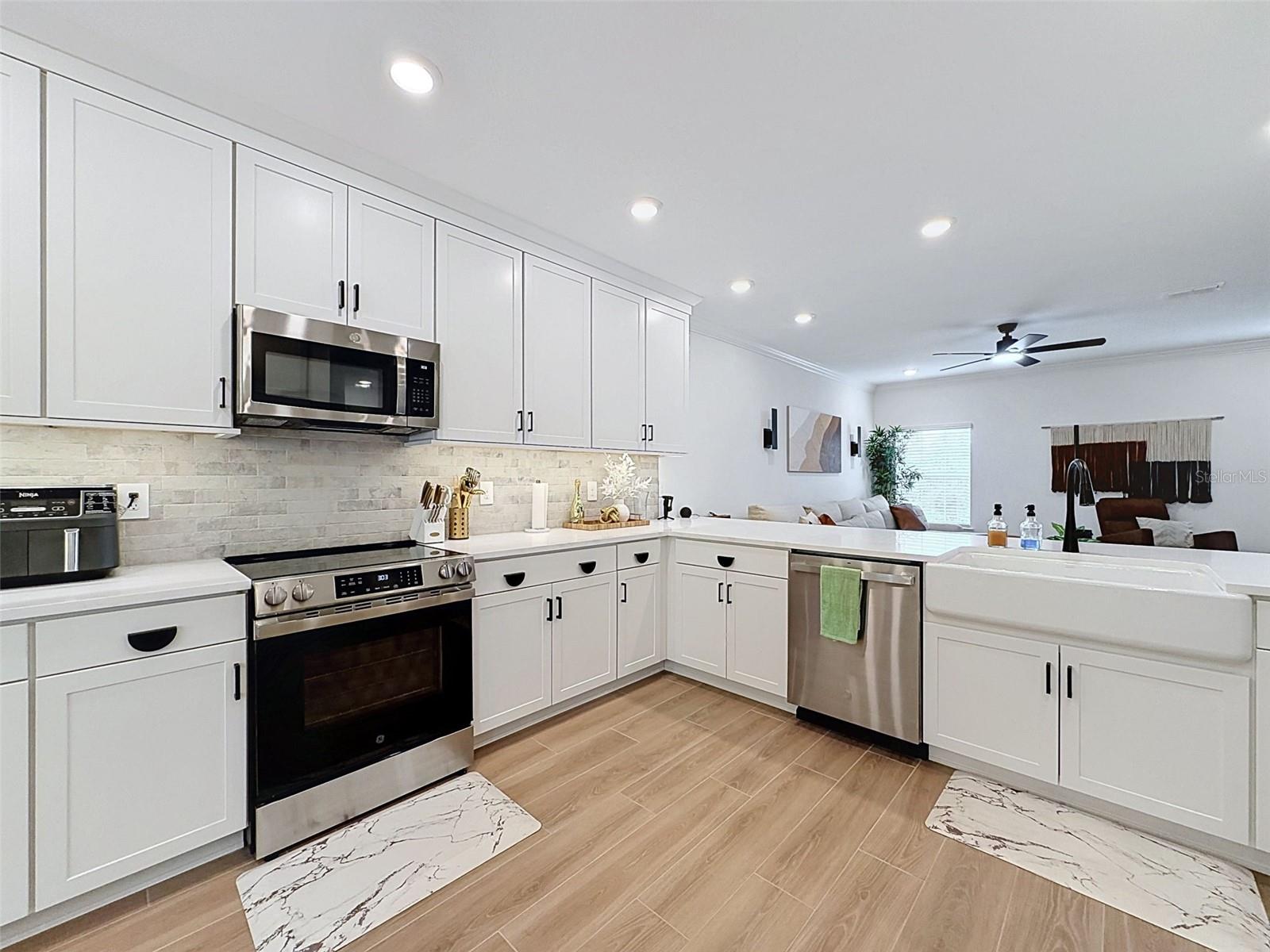 1511 W CHESTNUT ST — photo 17