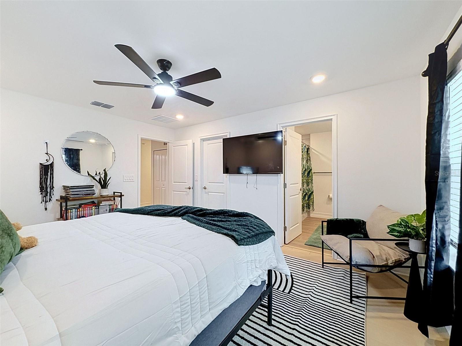 1511 W CHESTNUT ST — photo 33