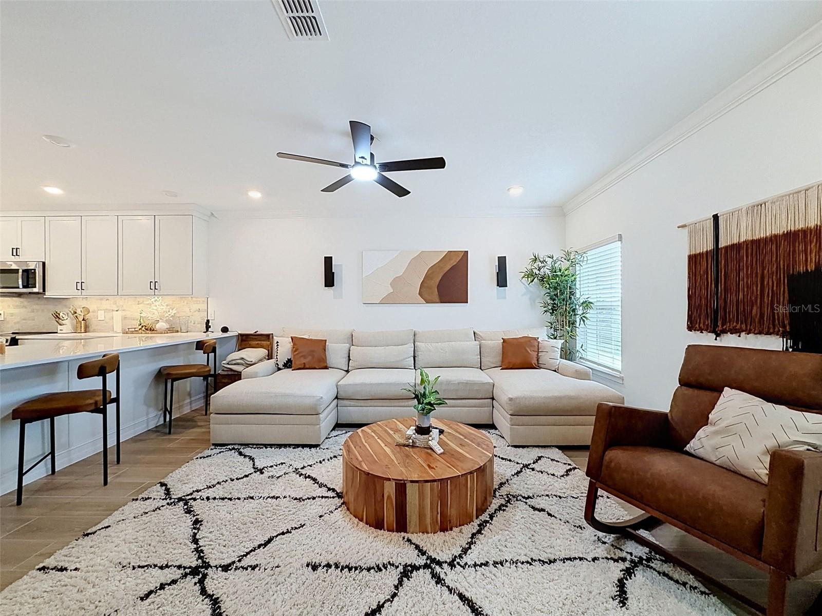 1511 W CHESTNUT ST — photo 8