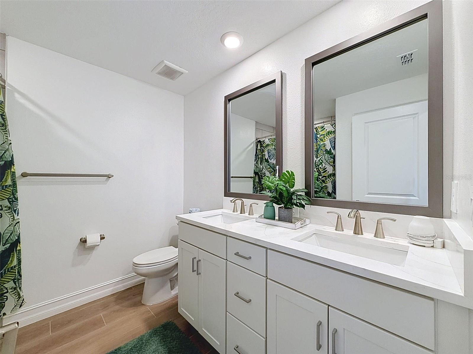 1511 W CHESTNUT ST — photo 35
