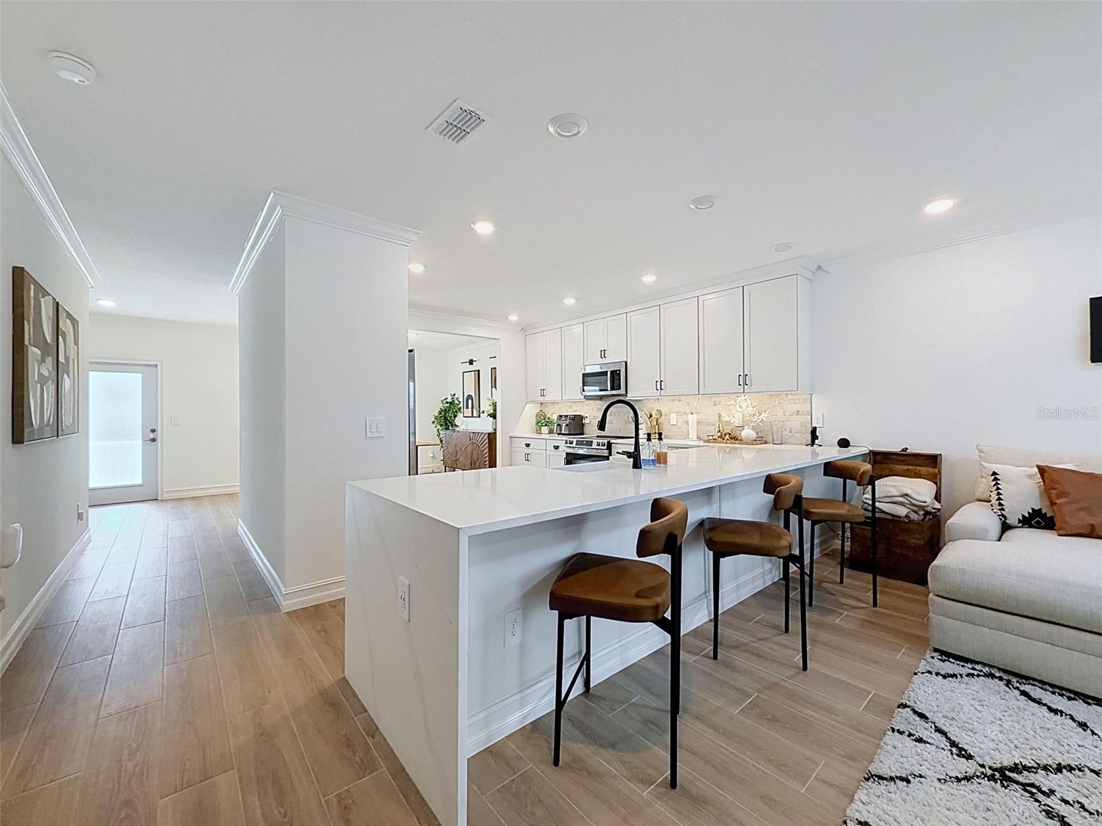 1511 W CHESTNUT ST — photo 13