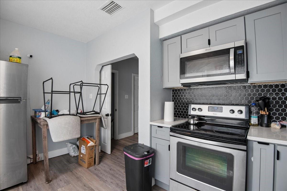3001 W CHESTNUT ST — photo 22