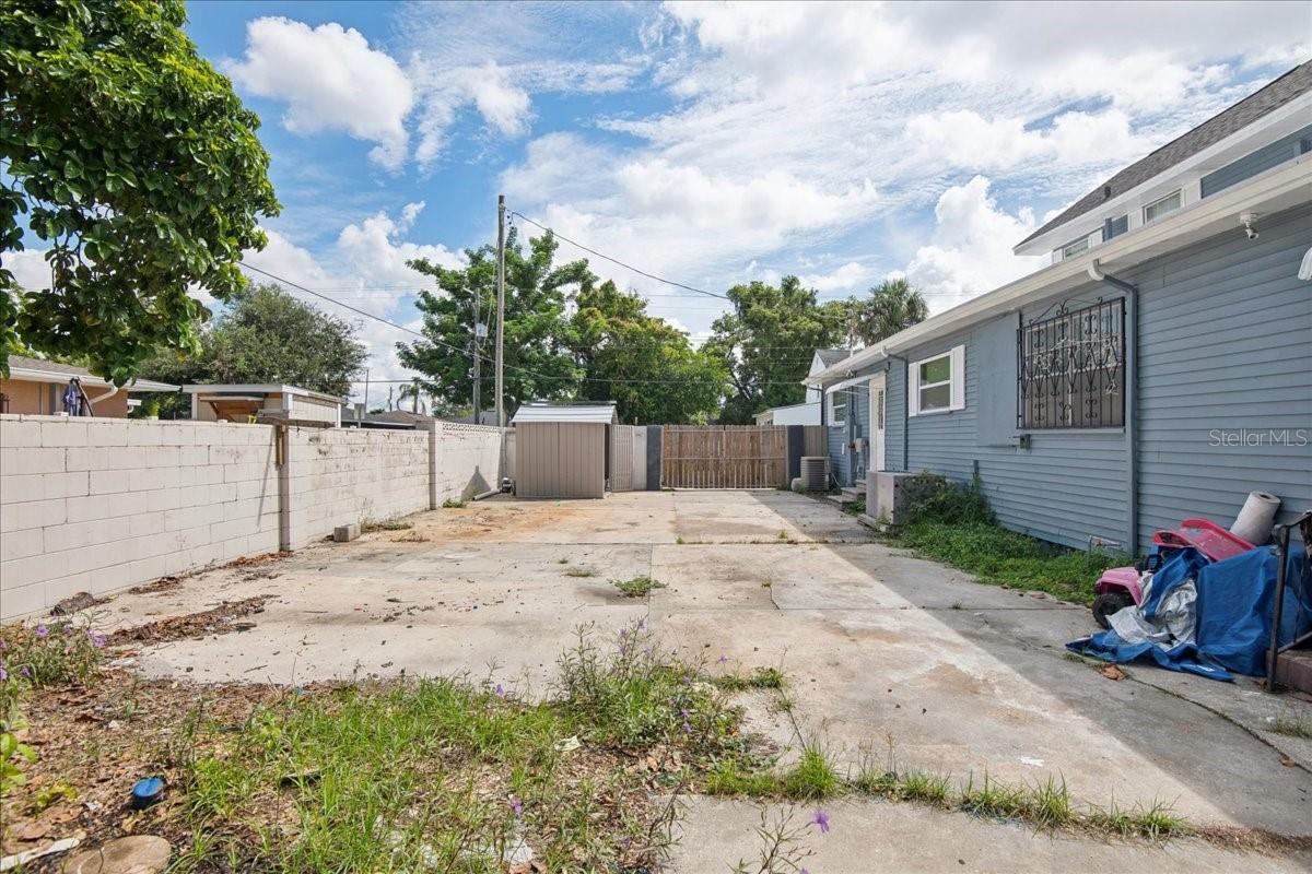3001 W CHESTNUT ST — photo 25