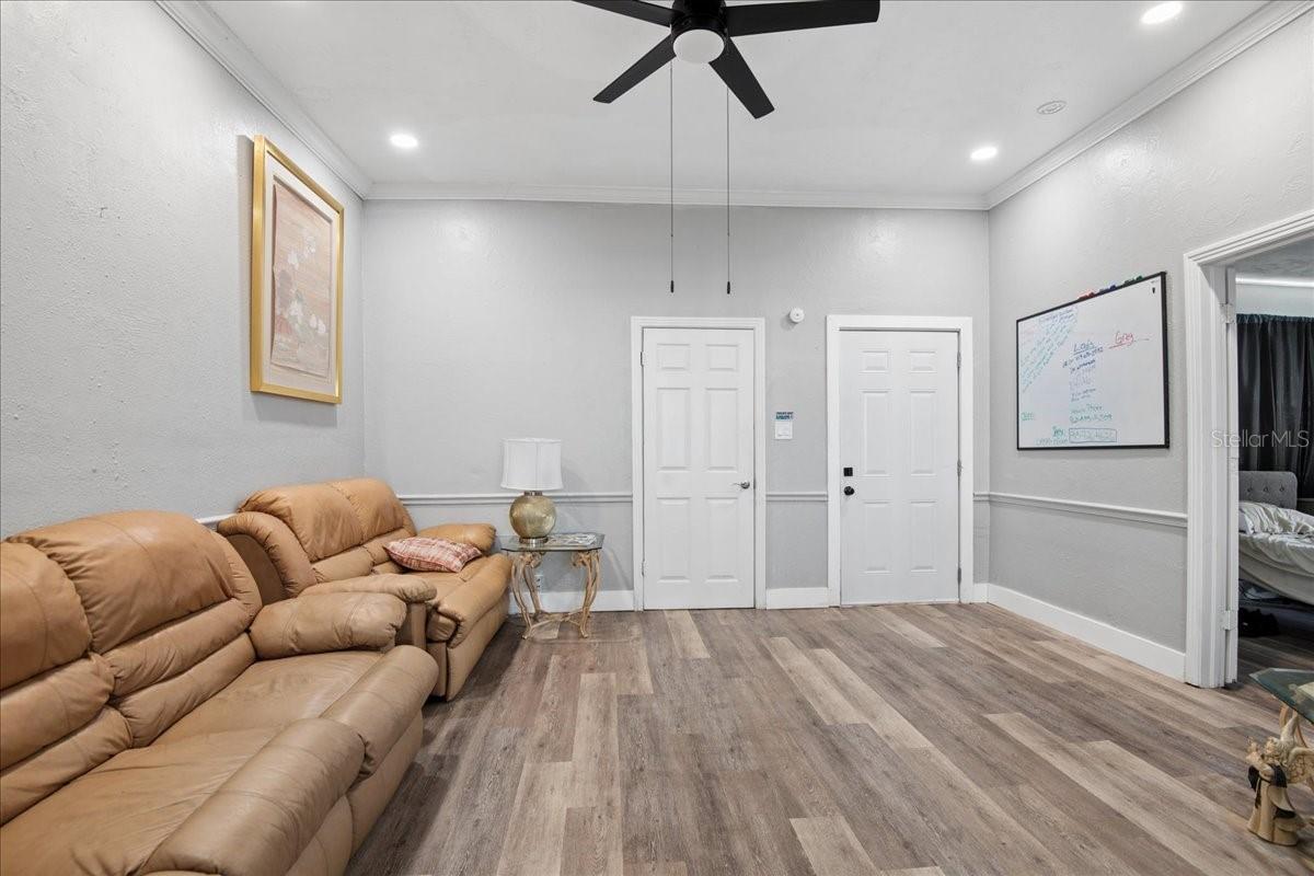 3001 W CHESTNUT ST — photo 3