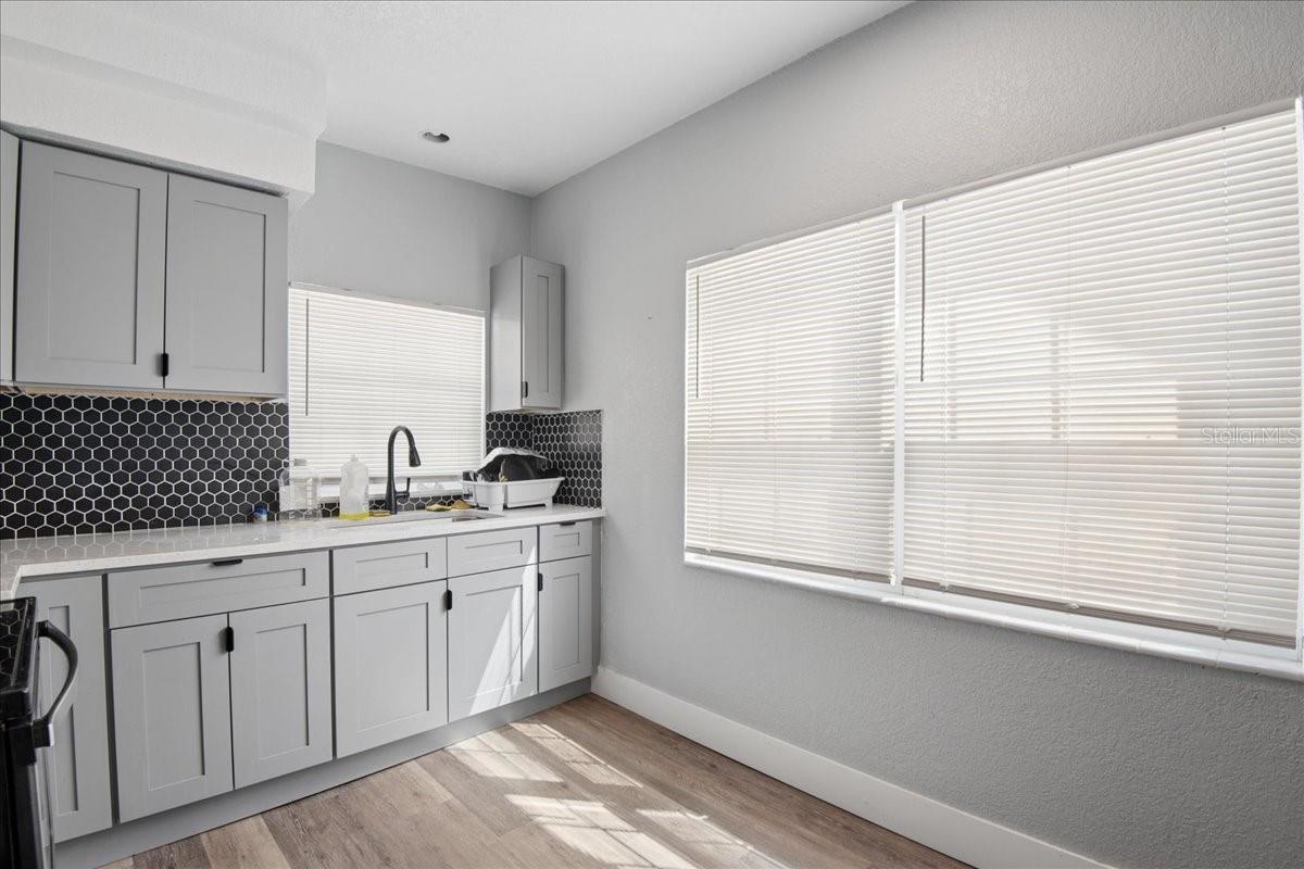 3001 W CHESTNUT ST — photo 21